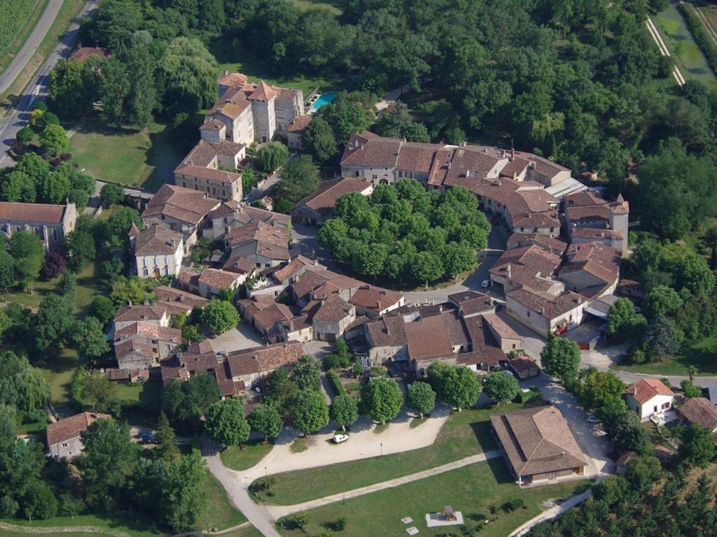 Du Côté de Chez Jeanne Hotel Fourcès Esterno foto