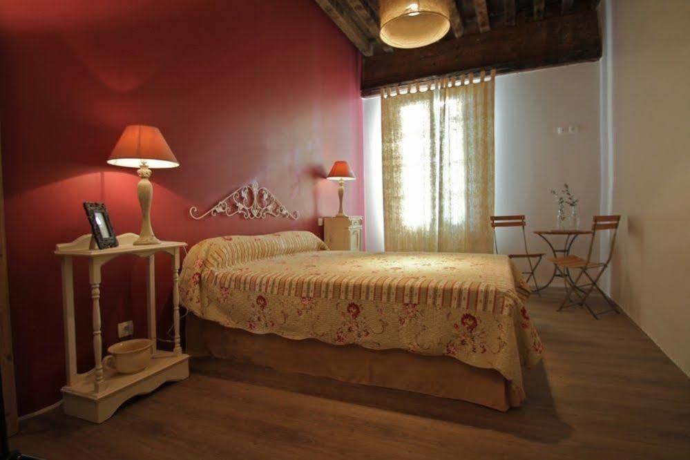Du Côté de Chez Jeanne Hotel Fourcès Esterno foto